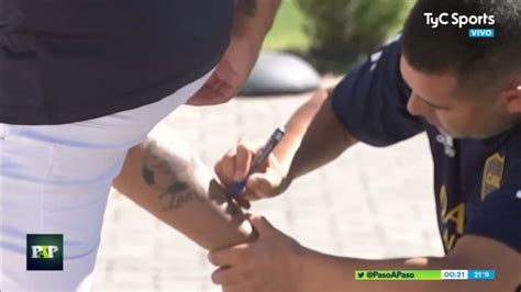Alla boca basta dire román per evocare un'immagine sacra. ¡Dos hinchas de Boca le demostraron su amor a Riquelme ...