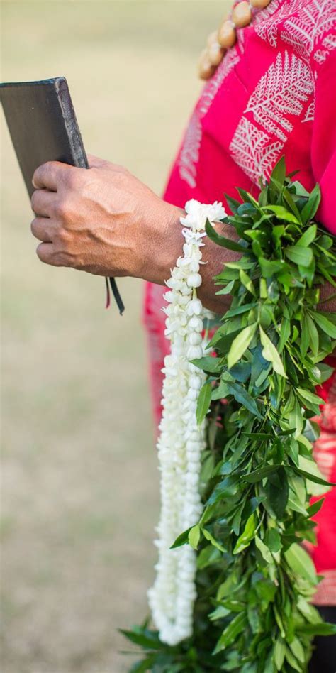 Traditional Hawaiian Leis For The Bride And Groom Maui Weddings