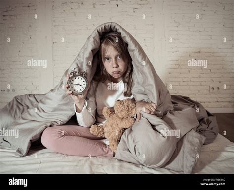 Kleines Mädchen Im Bett Schlafen Fotos Und Bildmaterial In Hoher Auflösung Seite 3 Alamy