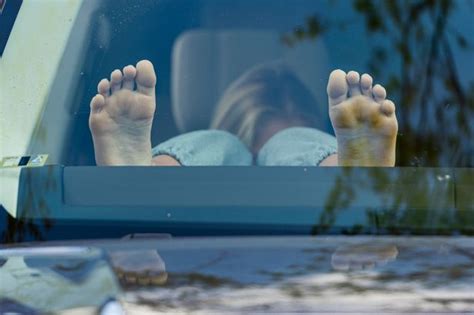 Police Warn Passengers Not To Put Their Feet On Car Dashboard After