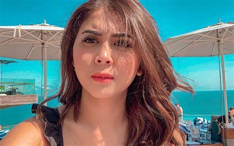 Keponakan dari mona ratuliu yang juga berkarir di dunia entertaiment sempat viral di twitter sekitar bulan september 2019. Kesha Ratuliu Keceplosan Sebut Nama Mantan yang Abusive ...