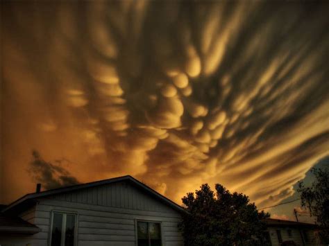30 Natural Phenomena You Wont Believe Actually Exist Mammatus Clouds