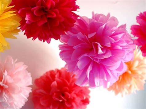 Balear è un abito da sposa svasato senza maniche, in voile e tulle cristallo. Fiori fai da te - Composizioni di fiori - Come realizzare fiori fai da te