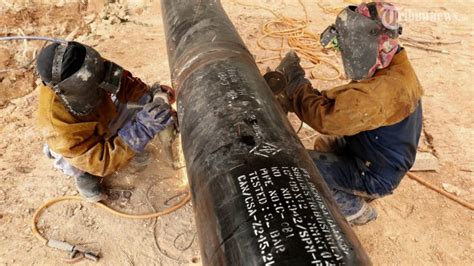 Pemasangan kabel dan pipa bawah. PGN Pasang Sejuta Sambungan Gas Rumah Tangga - Tribunnews.com