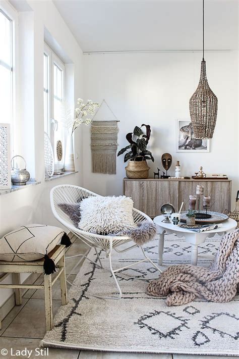 Hi, sooo schlimm finde ich die sofas jetzt gar nicht, die farbe macht den raum halt etwas leblos, aber sie passen gut zum boden und auch zu den sonstigen möbeln. Vorher/Nachher Wohnzimmer Gestaltung | Haus deko ...