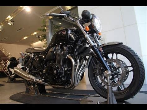 The large round headlight, scalloped fuel tank (proudly detailed. 2013 HONDA CB1100 BLACK STYLE 【ABS】 - YouTube