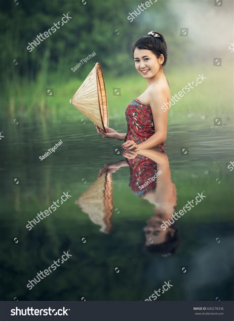 Asian Sexy Women Bathing River Thailand Foto Stok 600278336 Shutterstock