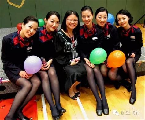 < 100 видео и каналов. 港龍制服，一直被模仿，從不被超越。 - 壹讀