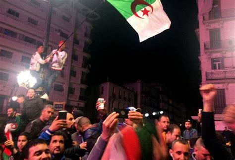 بالصور الاحتفالات تعم شوارع الجزائر بعد استقالة بوتفليقة بوابة أخبار اليوم الإلكترونية