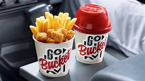 Panierujemy je, smażymy i grillujemy. Test Drive Taste Test: KFC Go Buckets (In A Car ...
