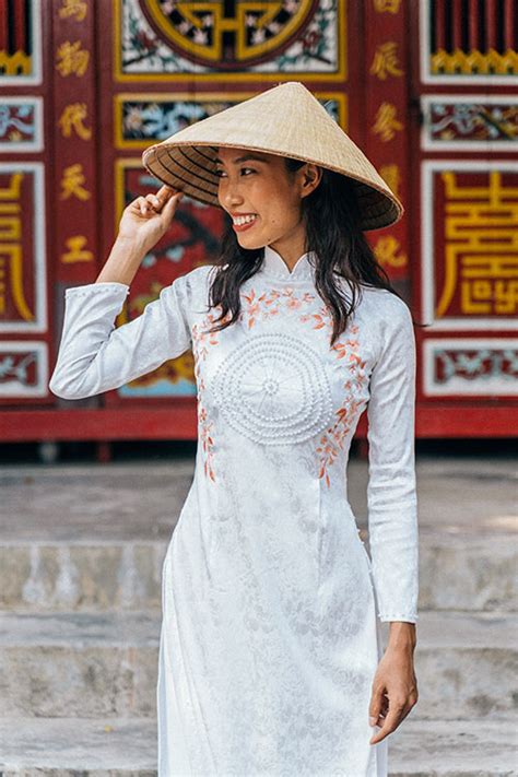 Modern Vietnam Traditional Dress