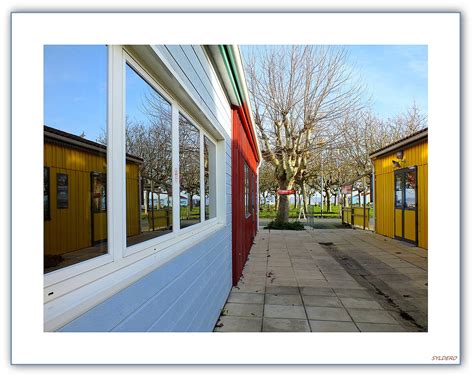 La maison au bout de la rue. Au bout de la rue photo et image | special, dimanche ...