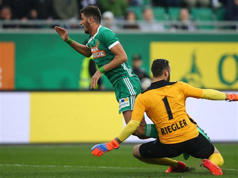 Pölten, e le partite precedenti di entrambe squadre Rapid Wien siegt dank zwei Elfmeter gegen St. Pölten ...