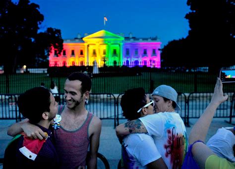 White House Lit In Rainbow Colors To Celebrate Same Sex Marriage