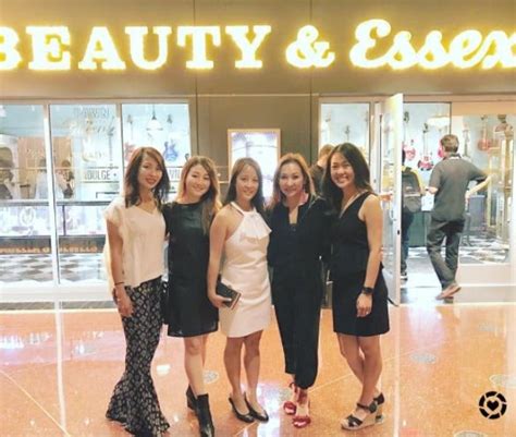 Las Vegas Moms Weekend Outfit Ideas - Shopping and Info