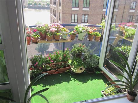 Balcony Garden With Pebbles Balcony Garden Ideas How To Plant An