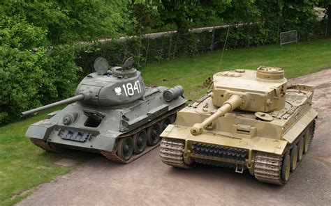 Советский танк Т 34 и немецкий Тигр обои для рабочего стола картинки и
