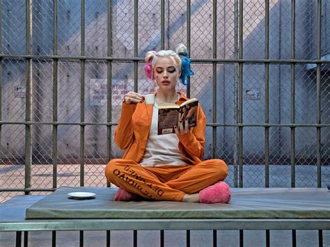 Suicide Squad Release New Harley Quinn Behind The Scenes Photo