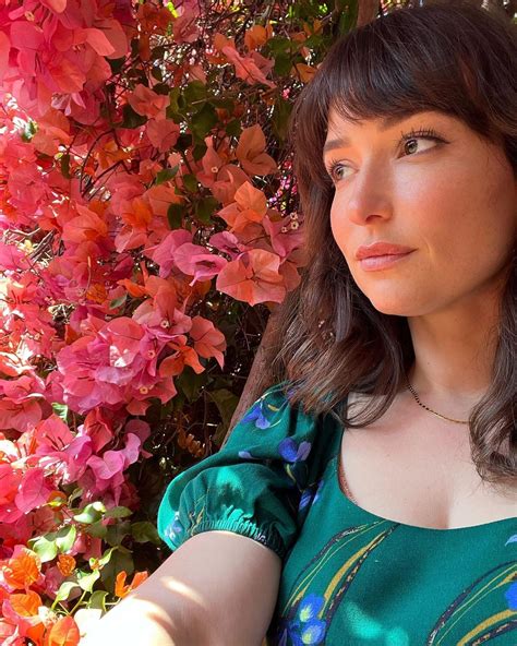 Milana Vayntrub On Instagram Heres Me Acting Like I Dont See The Camera Im Holding Was