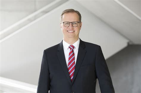 She is one of famous actor with the age 57 years old group. MAHLE names Dr. Jörg Stratmann as new CEO and Chairman of the Management Board | EuropaWire.eu