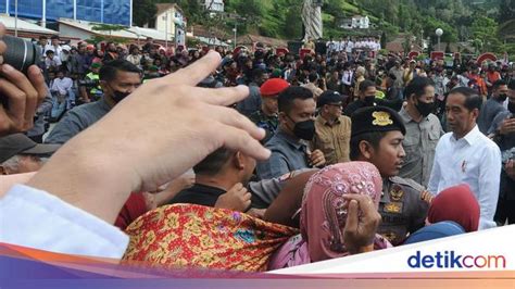 Momen Presiden Jokowi Sapa Warga Saat Kunjungi Pasar Selo Boyolali