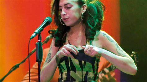 Amy Winehouse Llega Al Museo Del Grammy