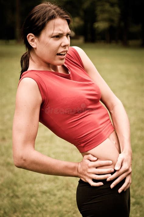 Ferita Delle Natiche Sportswoman Nel Dolore Fotografia Stock