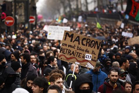 French Workers Strike Again To Protest Macrons Pension Reforms Efe Noticias