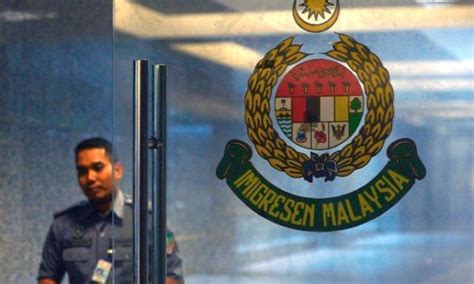 Misi jabatan meningkatkan sistem penyampaian perkhidmatan selaras dengan pembangunan ia menyediakan perkhidmatan kepada warganegara malaysia, penduduk tetap dan warga asing yang berkunjung ke malaysia. Kaunter perkhidmatan pejabat Imigresen di UTC Kuching ...