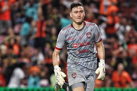 Văn lâm đang làm gì vậy?! Đặng Văn Lâm chia tay Muangthong United sang Nhật Bản thi ...