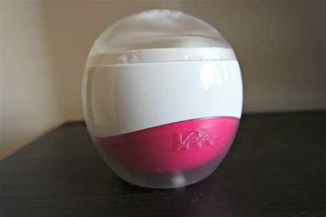The new formula with cold wax strips quickly removes 95% of your hair at the 1st application while leaving your skin moisturized. Veet Spawax - The Beautynerd
