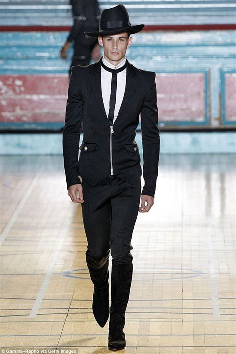 Explore male feet (r/male_feet) community on pholder | see more posts from r/male_feet community like can you rub my feet? Buff hunks out, skinny dudes in! How the fashion industry's idea of a perfect male model went ...