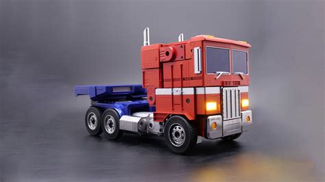 Hasbros New 700 Optimus Prime Transforms All By Himself Review Geek