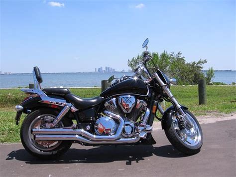 You may find descriptions of equipment and features that are not on your particular model. 2002 Honda VTX 1800 C by demodave - a photo on Flickriver