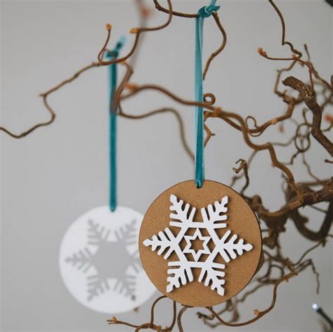 44 Amazing Christmas Snowflake Decorating Ideas