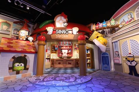 Maybe you would like to learn more about one of these? Patung Replika Gergasi Hello Kitty Tarikan Utama Pameran Our Sanrio Times Di Quill City Mall