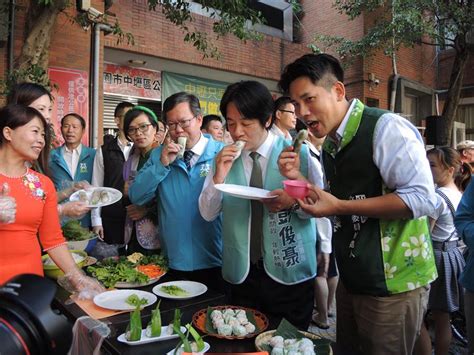 Facebook gives people the power to share and makes the world more open and connected. 賴清德助選中壢周杰倫 避談蔡賴配是兩個太陽 - 政治 - 中時