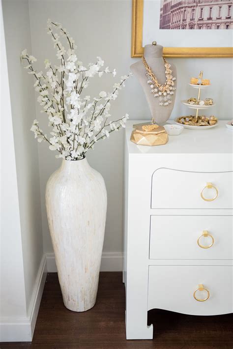 Fill them with floral stems, potpourri or any accent that fits the design. 10 Ways to Fill Empty Corners With Floor Vases | Floor ...