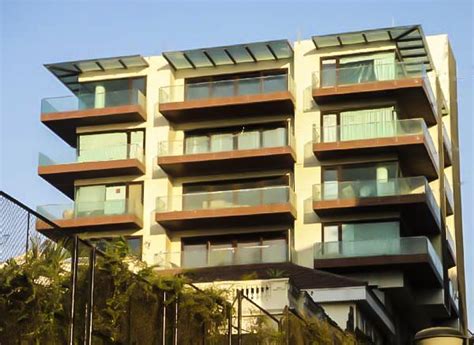 The couple had kept sliding panes and curtains. Inside Shah Rukh Khan's 200 crore Mumbai residence Mannat