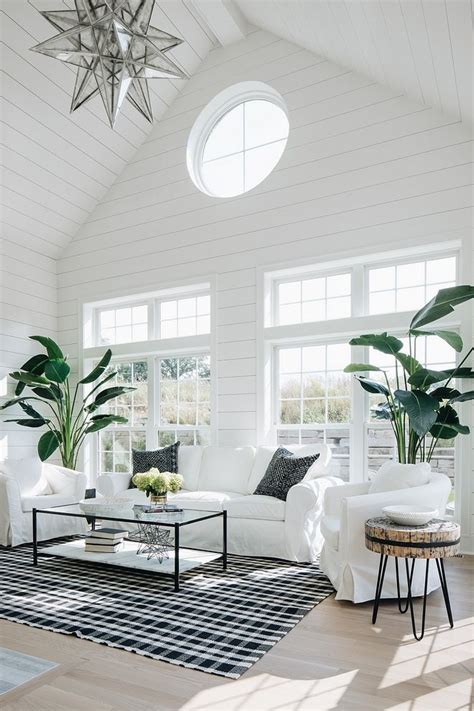 Benjamin moore white dove is the perfect neutral white paint color if you are looking for the cozy, farmhouse cottage style look. Simply White by Benjamin Moore Shiplap paint color is ...