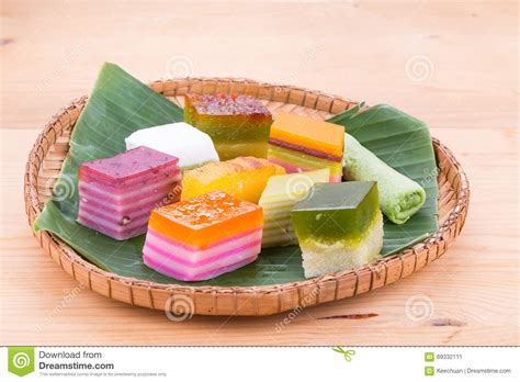 Karipap | kuih tradisional | try masak | icookasia. Malaysia Popular Assorted Sweet Dessert Or Known As Kuih ...