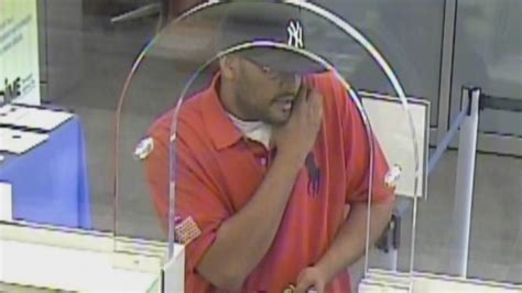 Police Hunting For Serial Bank Robbery Suspect Wanted For 12 Heists In Queens Abc7 New York
