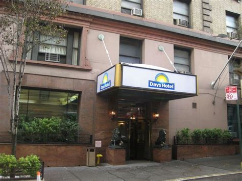 Il days broadway, è un economico hotel 2 stelle, posizionato nell'upper west side. "Eingang" Days Inn by Wyndham Hotel New York City-Broadway ...