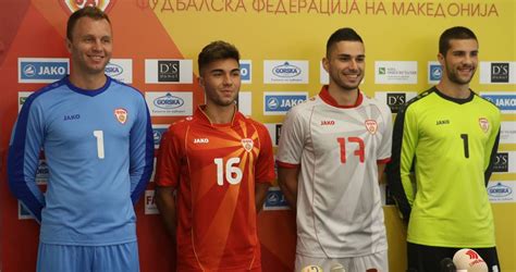 Completing the set and sharing all details with the home and away kits, the jako north macedonia euro 2020 third jersey is black with orange details. Mazedonien WM 2018 Quali-Trikots veröffentlicht - Nur Fussball