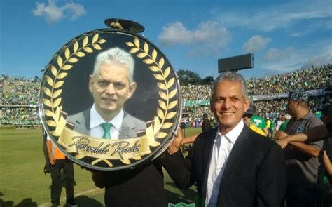 Reinaldo rueda rivera (born april 16, 1957 in cali) is a colombian football manager who currently is in charge of the chile national football team. Reinaldo Rueda fue homenajeado en despedida de aficionados ...
