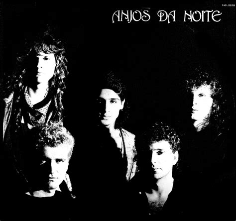 O dia mente a cor da noite e o diamante a cor dos olhos os olhos mentem dia e noite a dor. Anjo mais velho instrumental worship.