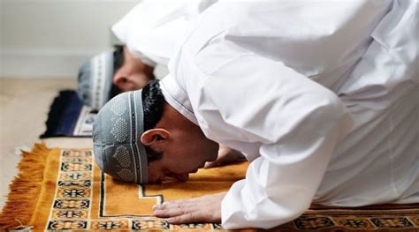 Kehamilan menjadi hal paling dinanti oleh setiap dengan mengetahui proses kehamilan, anda dapat memahami bagaimana suatu kehamilan bisa terjadi. Bagaimana Hukum Lewat di Depan Orang Sholat? | Pesantren ...