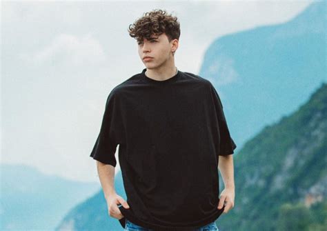 8 mag | canale 5. Davide Moccia propone trend TikTok di Tancredi Galli: la ...