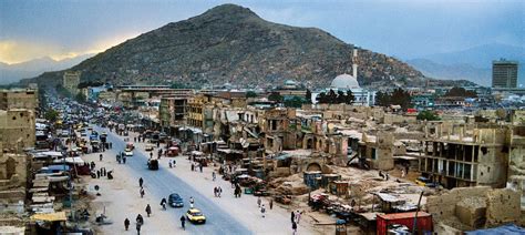 Auch diejenigen, die geblieben sind, planen bereits, wieder ins ausland zu. Afghanistan-Fotograf Steve McCurry im Interview