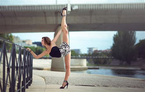Wallpaper Twine Stretching Gymnast Melanie Coer Images For Desktop